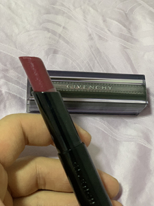 纪梵希n12女巫红 口红,泰国免税店入手的,用了几回,说