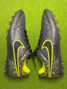 耐克传奇5足球鞋