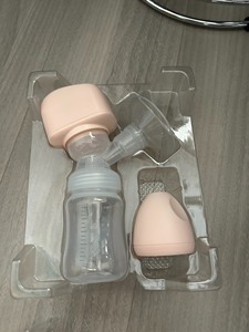 日康电动吸奶器母婴店购买，几乎全新就月子里面用过2到3次，防