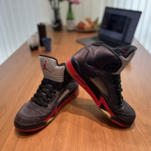 喬丹鞋五代aj5黑红丝绸