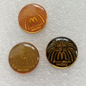 麦当劳徽章pins澳门麦当劳20周年烟花纪念章3个80元包邮