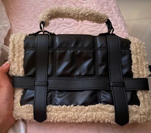 Zara冬款包包 搬家闲置 仅拍照背过几乎全新 不刀包邮