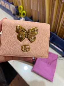 gucci古驰钱包 蝴蝶镶钻肉粉色短款折叠女士钱包