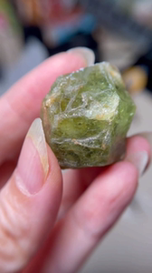 矿物标本 绿色石榴石 翠榴石 原石 3.3*2.8cm