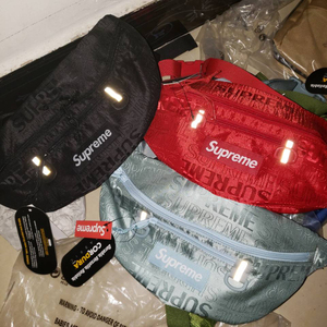supreme胸前包