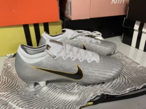 耐克nike莫德里奇金球奖刺客fg足球鞋,全新带盒42码和4