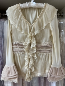 粉红玛丽风外套