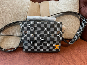 lv方格棋盘 马赛克 包 上身很好看 全新 美