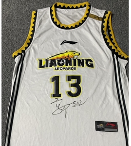 辽宁男篮郭艾伦签名球衣