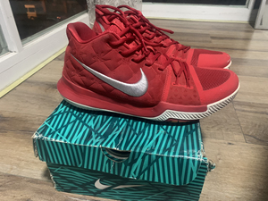 耐克欧文3代,大学红配色,43黄金码,照片实拍原盒方正,鞋底