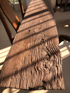 清代铁力木老料大板风化纹诧寂风老家具椅子摆件新中式禅意主人椅