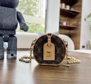 全新lv限量super迷你圆饼链条零钱包街拍凹造型必备感兴趣