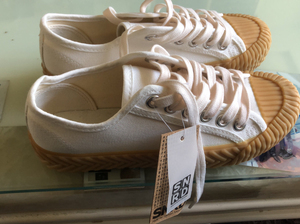 snrd饼干鞋 全新 代购入手 小半码 本来穿36 建议35