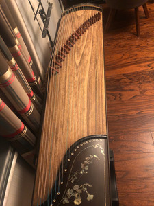 【转让】转让自用宏声古筝,贝雕花纹,575,保修卡原琴袋俱在