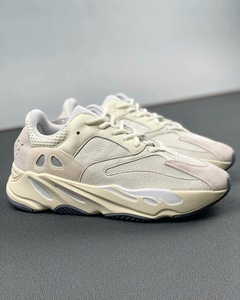 [火]阿迪 adidas椰子700奶白休闲运动鞋