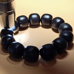 狭义新彊和田玉黑羊脂极品一细白底墨玉籽料哑光男士老型手串(送