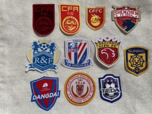 正品中国国足足球队队徽!原厂余品,工艺精细.12-20元一个