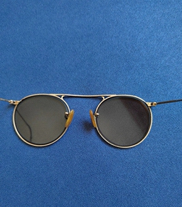 欧洲老石头镜英国产老眼镜,12k包金架子天然石镜片,有天然对