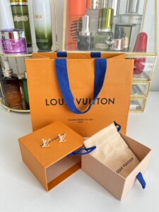 正品lv路易威登iconic系列金色字母镶钻耳钉,恒隆专柜购