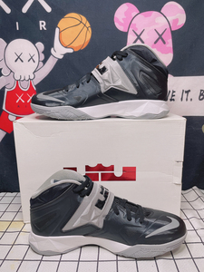 nike 詹姆斯 士兵7 实战鞋 44.5码 篮球鞋