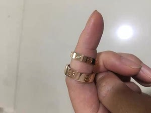 卡地亚女款带一钻戒指 美版7码玫瑰金色au750戒指