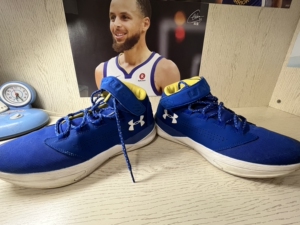 安德玛篮球鞋 44码 金州勇士队配色