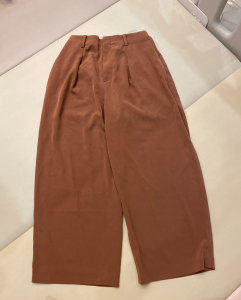 优衣库 橡皮粉 休闲裤 阔腿裤 七分裤 垂坠感超好 夏天材质