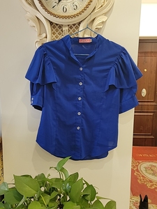 设计独特，夏季女雪纺弹力面料泡泡袖蓝色衬衫，女上衣半袖，短袖