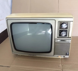 熊猫牌黑白电视机