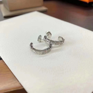 宝格丽白金满钻蛇骨耳钉一对 原价40900 我这里只要2万多