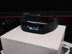 cling翰临智能运动手环uv温度运动睡眠多功能