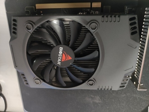 映泰rx560显卡,4g版本,已换硅脂,换硅脂前烤鸡70多度