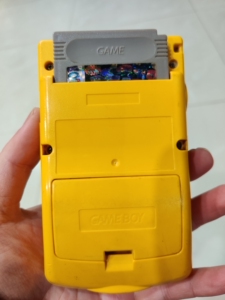 拳皇gbc游戏卡带,不含掌机,测试过能正常运行,原装机偏光膜