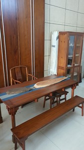 库存处理香椿木原木新中式仿船木桌，带一张条凳，三张短凳，兼顾