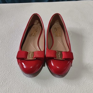 菲格拉慕34码精品时尚女鞋板鞋靓鞋，红色，一物一图描述不符包