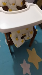 儿童餐椅，好孩子的。两用的。可以吃饭可以当桌子。便宜出，不含
