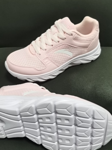 全新35.5码正品安踏名牌女运动鞋.淡粉色,去外地旅游购于实