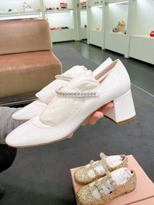 miumiu正品玛丽珍鞋，白色，在日代小葵和由纪那购入的，