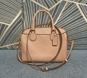 coach蔻驰经典波士顿包手提斜挎牛皮小号灰粉色