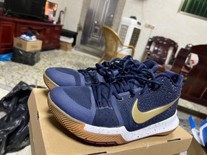 欧文3海军蓝44码 气垫饱满 成色如图 正常穿着 鞋帮磨损