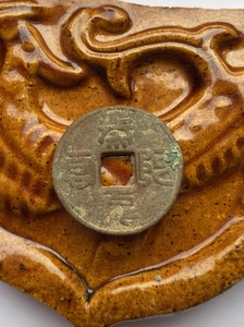 秦阿房宫半两,确实是河边出的,也确实是仿品.有年份的,几十年