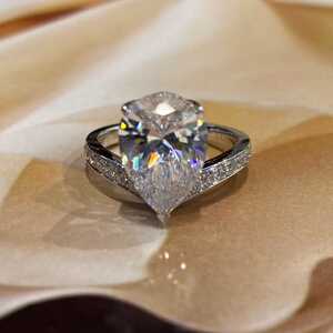 忄音素淘宝18k金破晓戒托 三爪镶嵌主钻曲曲折折一路走来 在爱的