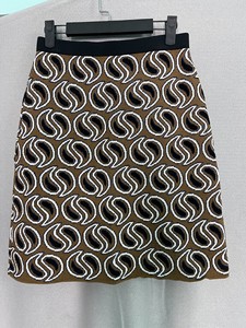 米祖咖色针织半裙短裙，面料柔软厚实，质感超好，大地色，非常百