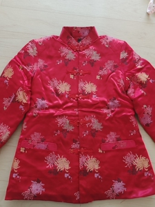 老式盘扣棉袄,绸缎面料舒服.干净整洁的一件衣服,没穿过,尺寸