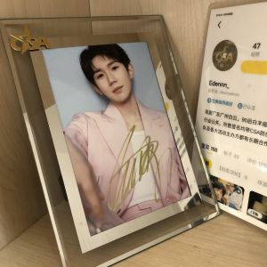 【保真】王源亲笔签名照,虎年春晚签,带证书,含玻璃相框.