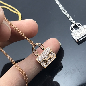 闲置转让(不正可退)香港柜包装爱玛仕项链女h满天星锁包项链