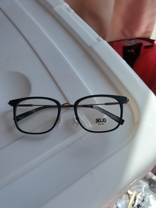 全新木九十aojo近视镜框,镜框墨绿色很有质感,近视的换一下