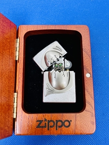 zippo 2012年欧版限量惊喜蛋生(诞生)木盒套装
