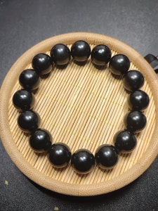 黑驴蹄子圆珠手串,尺寸14,价格68元.