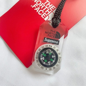 潮牌买手店倒闭,supreme指南针项链吊坠北面联名18fw